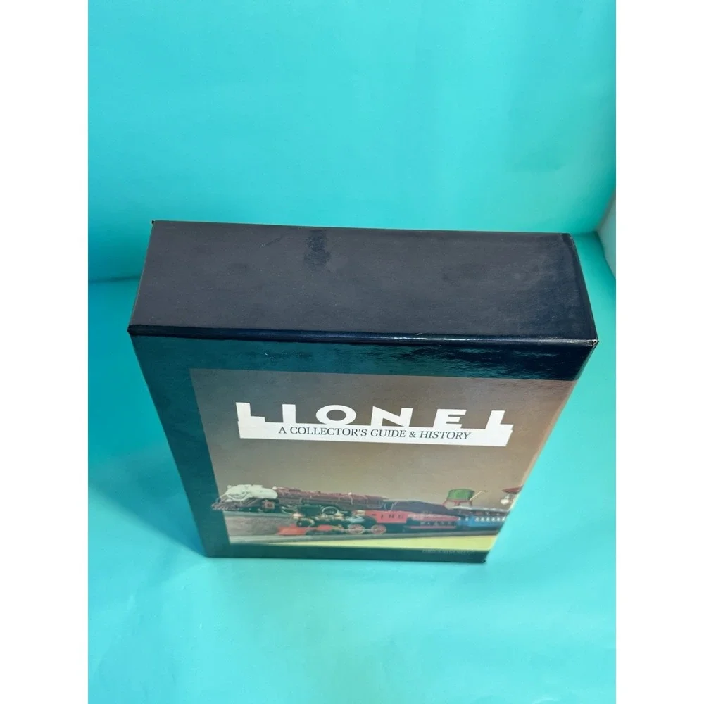 Lionel: A Collectors Guide & History by McCombs/Tuohy‎ Boxed Set Chilton
